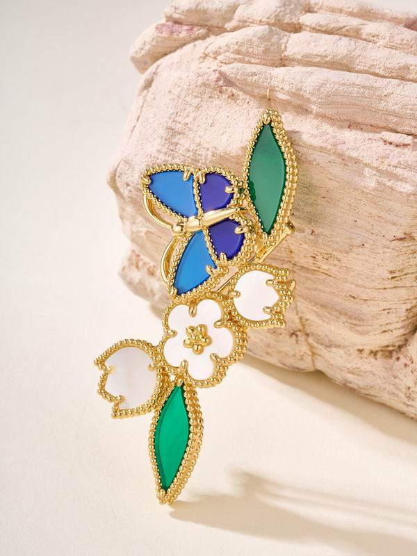CK Brooch 0707